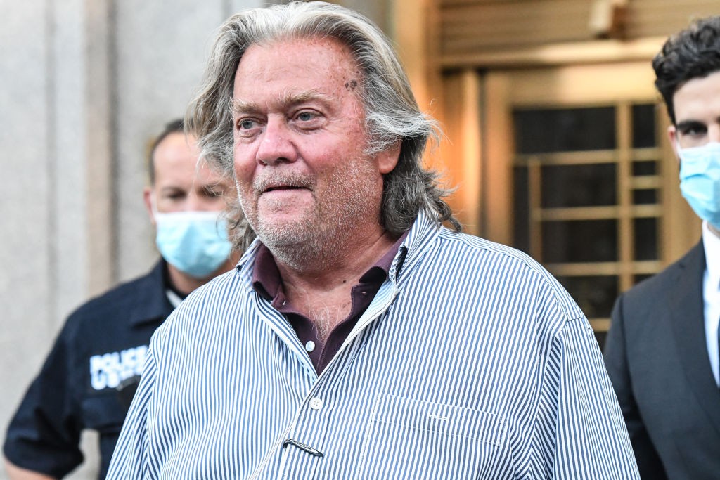 Former White House Chief Strategist Steve Bannon exits the Manhattan Federal Court on August 20, 2020 in the Manhattan borough of New York City. Bannon and three other defendants have been indicted for allegedly defrauding donors in a $25 million border wall fundraising campaign. (Photo by Stephanie Keith/Getty Images)