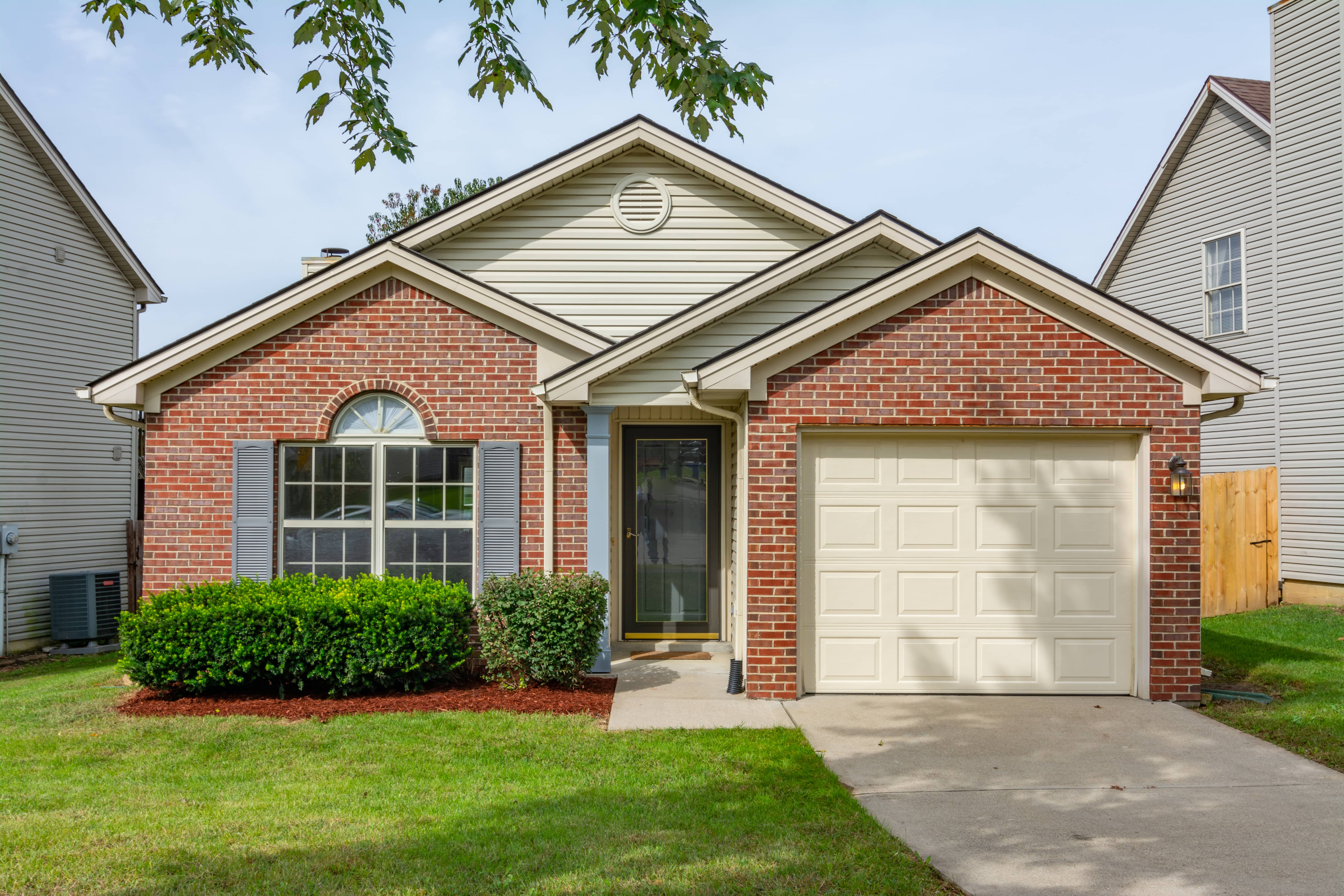 Suburb home with clean lanscape