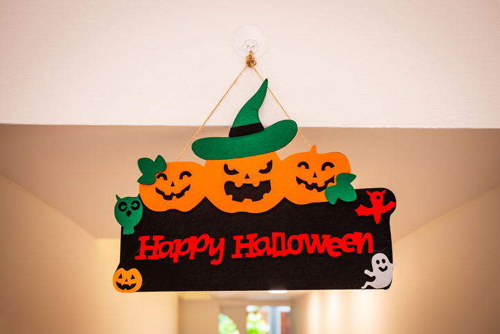 Halloween sign in front of a cafe celebrates Halloween.