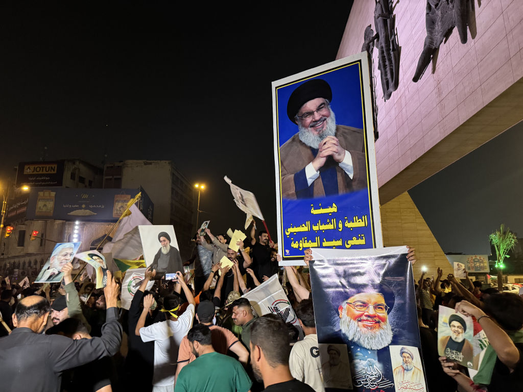 Demonstration in Baghdad in support of Iranian missile attacks on Israel