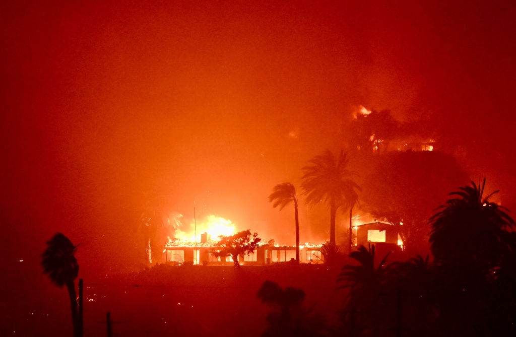 Homes burn in Palisades Fire