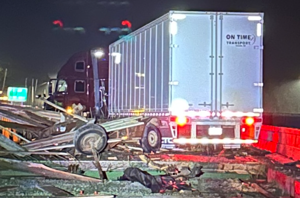 Semi hit Indiana Toll Road